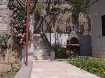 Garden with barbecue-place